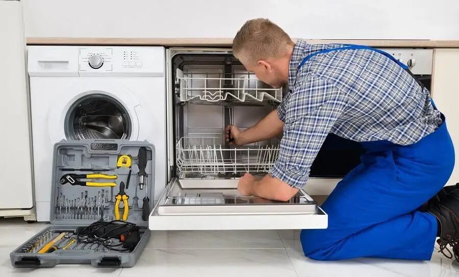 Kandıra Maytag servisi teknisyen ekibi beyaz eşya tamiri yaparken